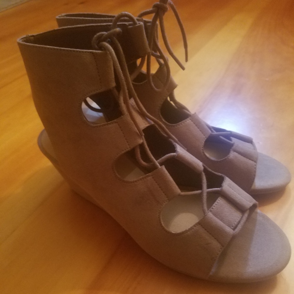 Dolce Vita 🍾 lace-up suede sandals NWOT